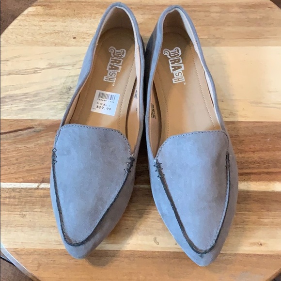 Brash Shoes - Size 6.5 Gray pointed toe suede flats by Brash